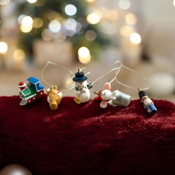 2002 Hallmark Keepsake Ornament QXM4566 Five Tiny Favorites Miniature - Picture 2 of 5